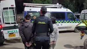 En el momento de la captura, la Policía encontró un arma de fuego tipo pistola artesanal con tres cartuchos y 1.180 dosis de alucinógenos.