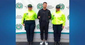 Este hombre amenazaba a la niña para que no contara lo ocurrido.